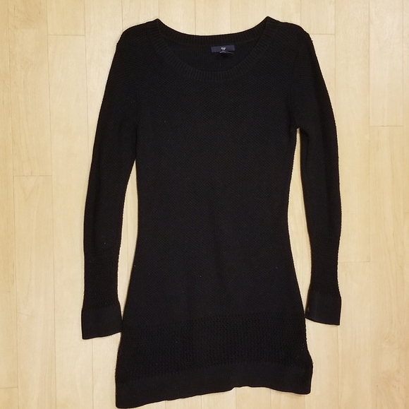 GAP Sweaters - Black long-sleeve knit sweater.